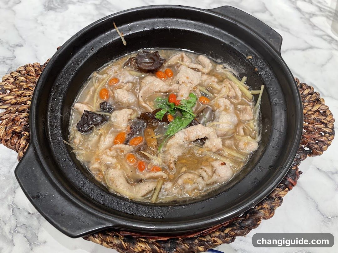 Sautéed Pork with Vegetables in Clay Pot