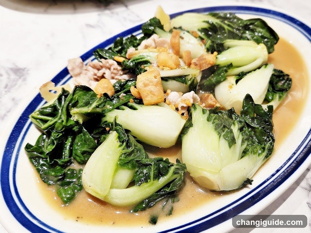 Stir-fried Bok Choy with Crispy Tofu and Minced Meat