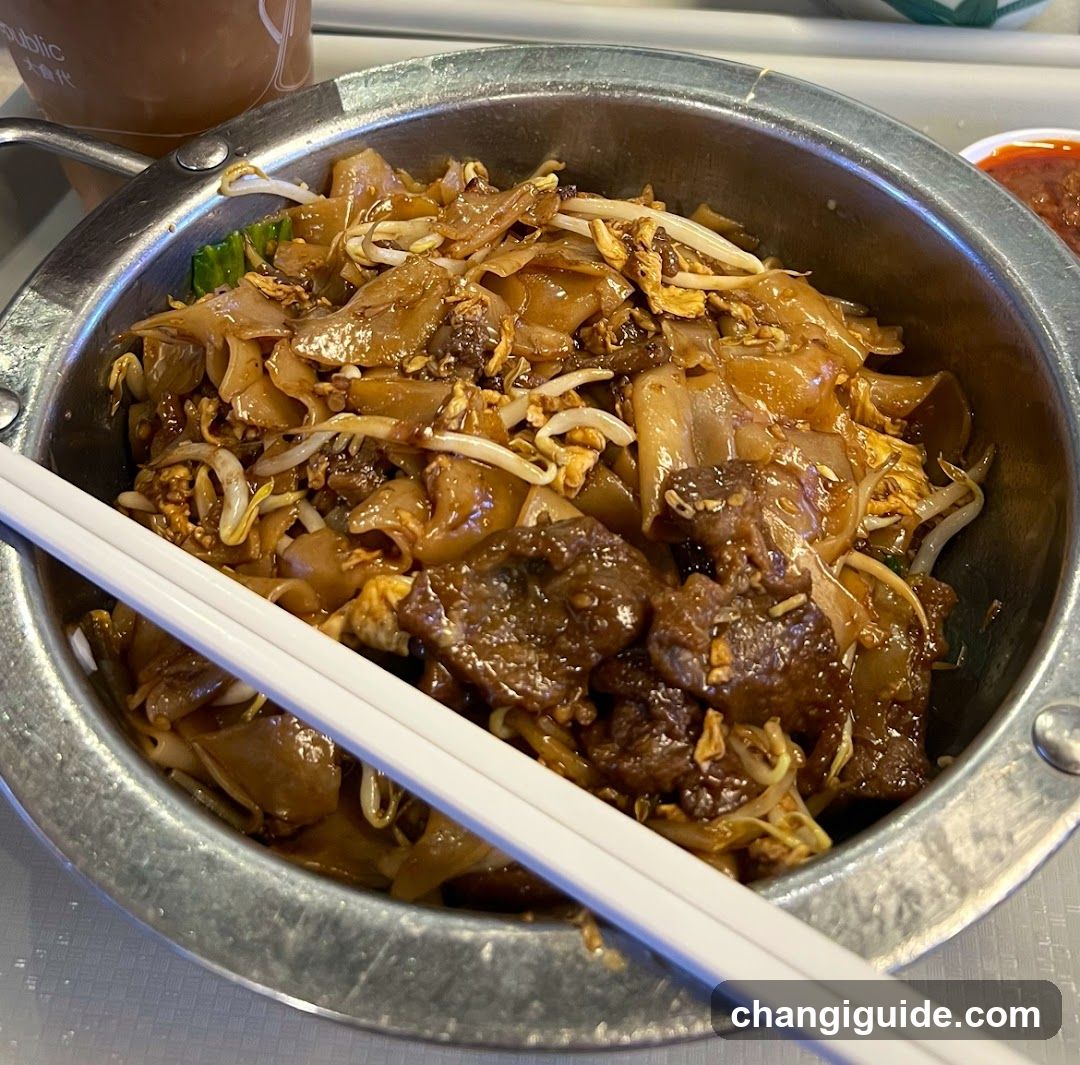 Noodle Dish with Meat and Bean Sprouts