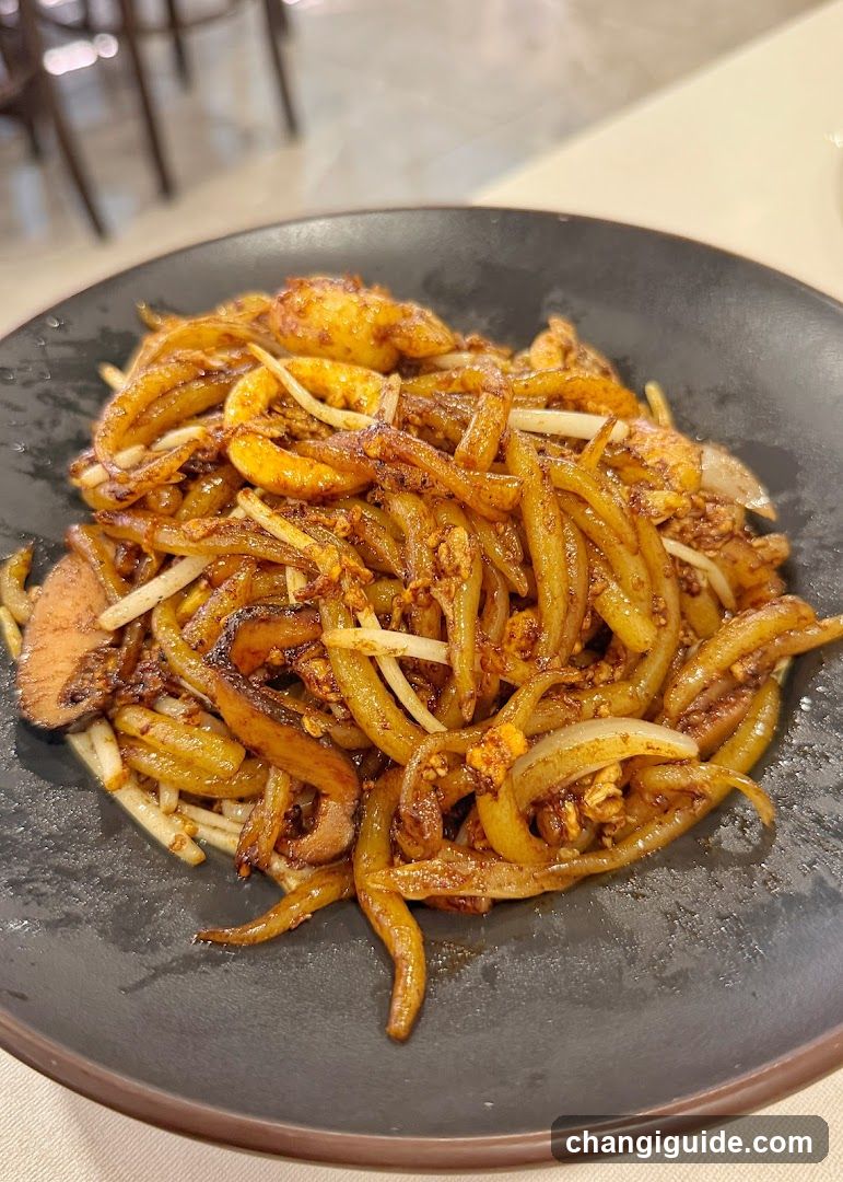 Stir-fried noodles with vegetables and meat