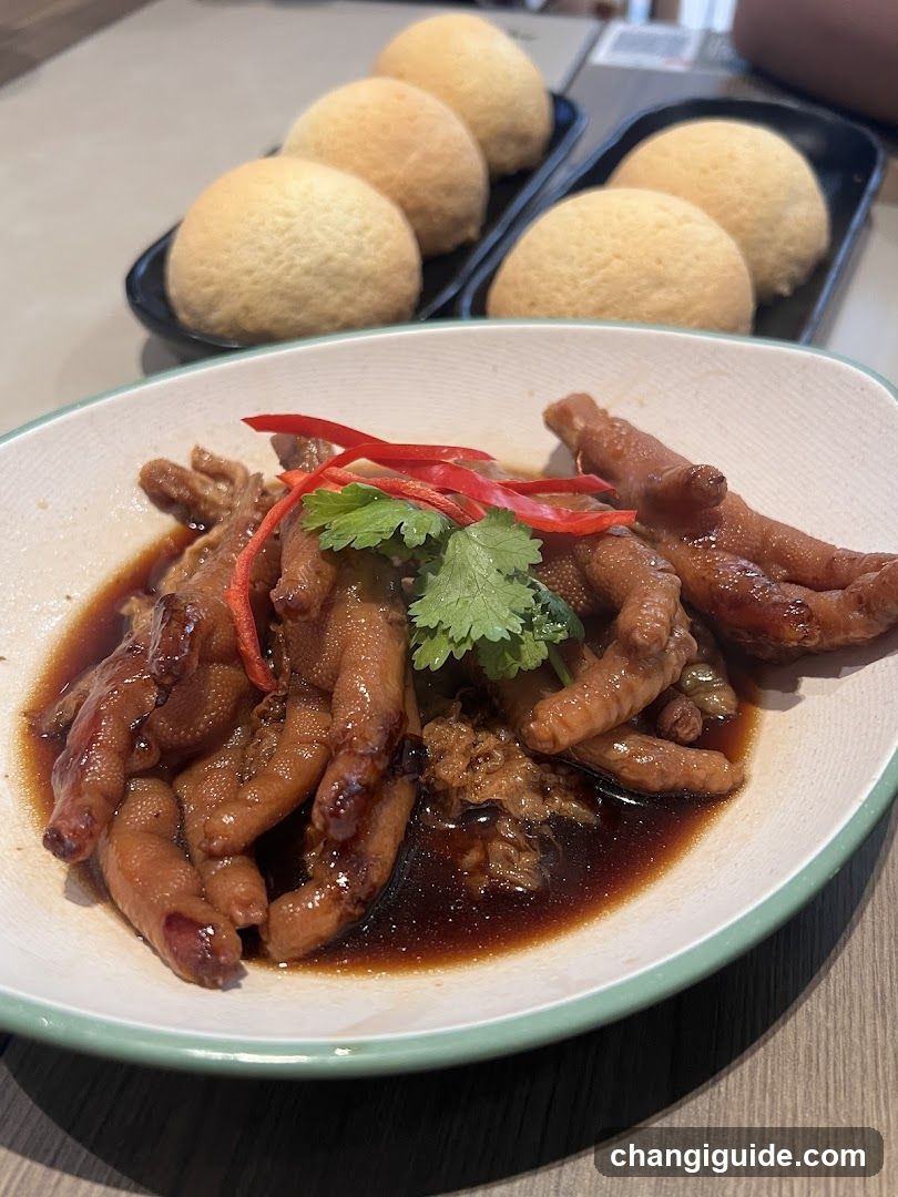 Crispy Chicken Feet with Buns