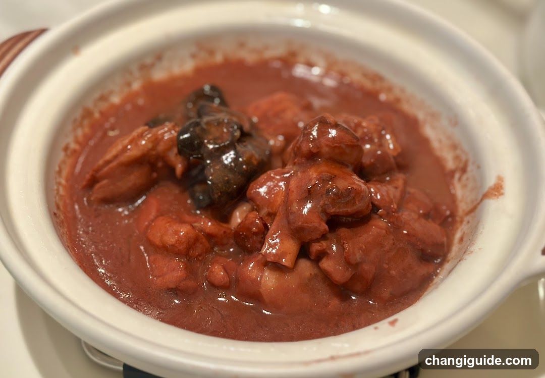 Stir-fried Chicken with Mushrooms in Red Sauce