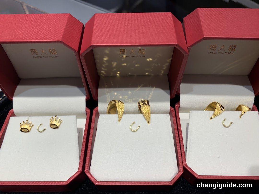 Chow Tai Fook Jewelry Display