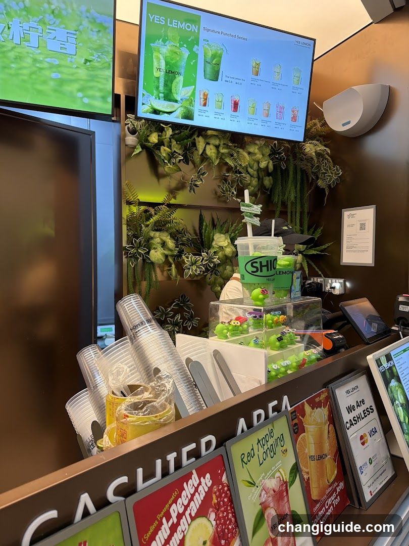 YES LEMON Juice Bar Interior