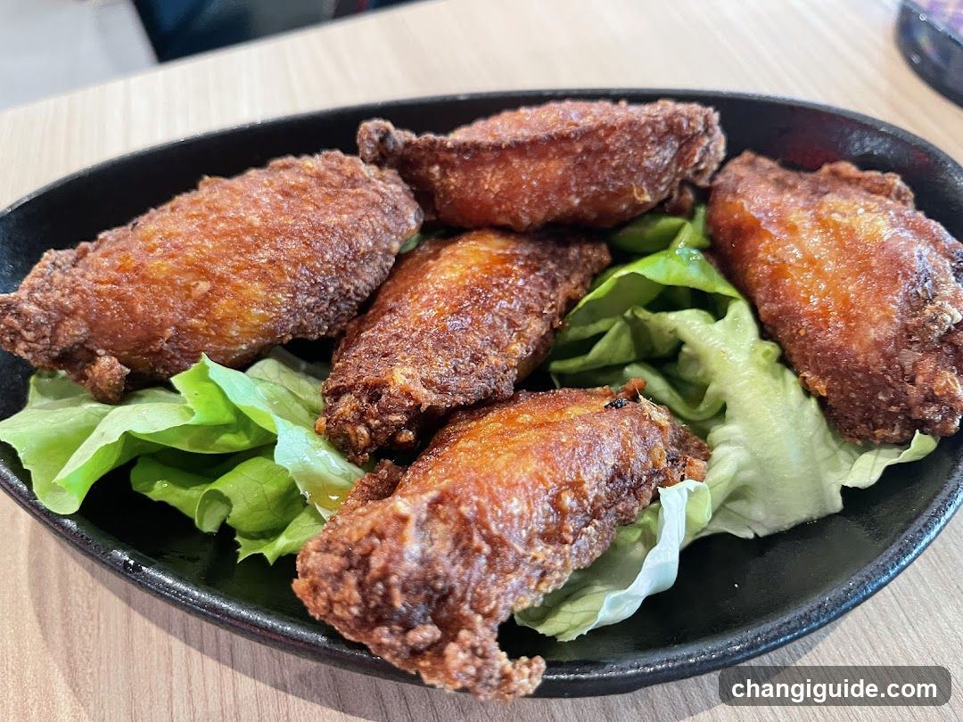 Fried Chicken Wings with Lettuce