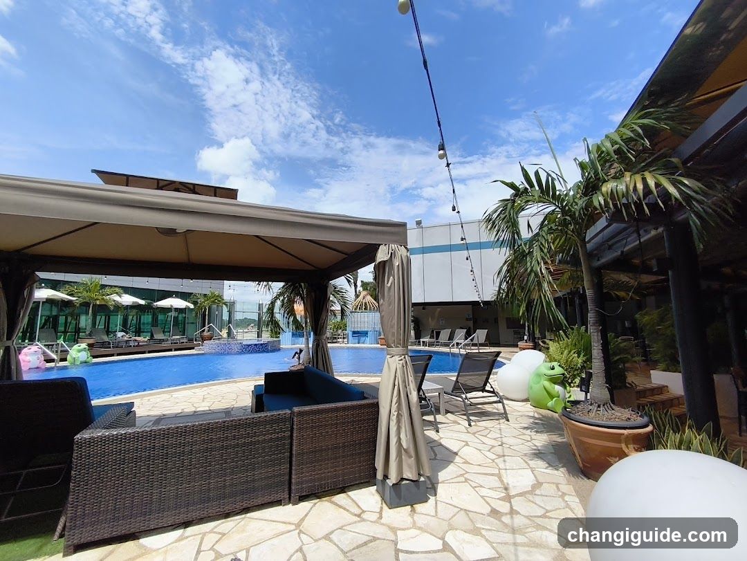Swimming Pool with Jacuzzi