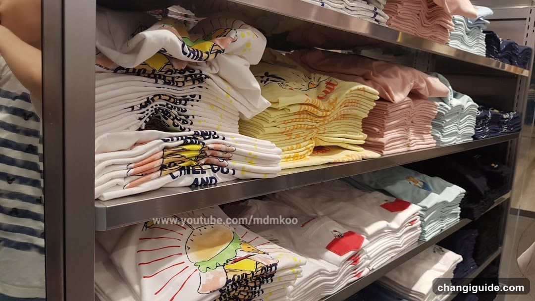 T-shirt Display Shelf