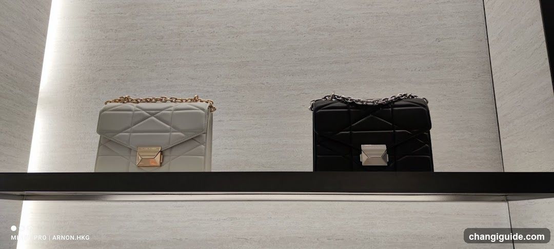 Handbags Display