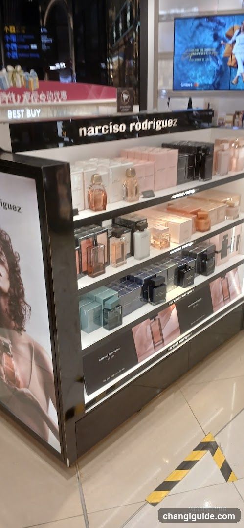 Narciso Rodriguez Perfume Display
