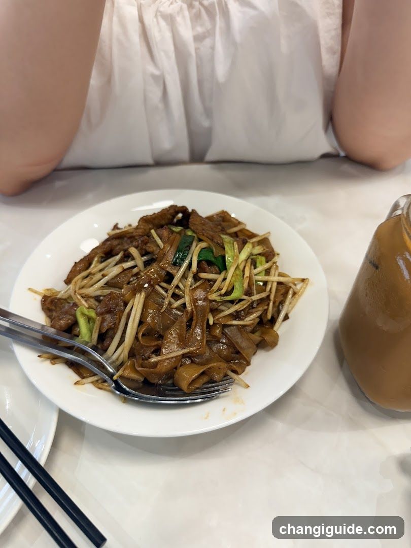 Stir-fried noodles with beef and vegetables