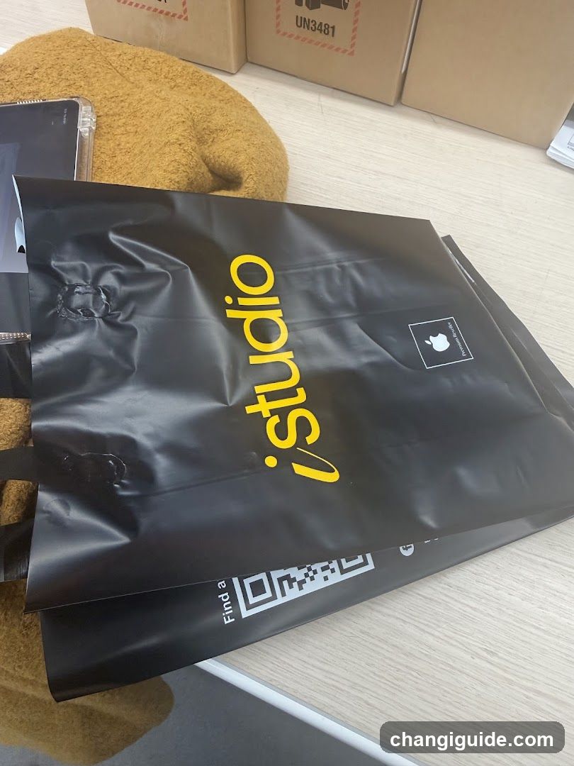 iStudio Shopping Bag on Table