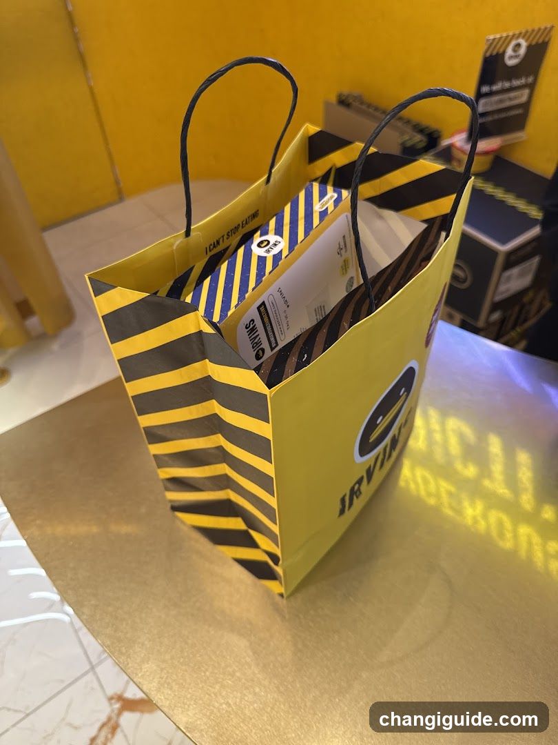 Shopping bag with yellow and black stripes
