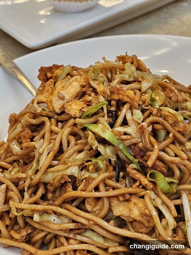 Stir-fried Noodles with Egg and Cabbage