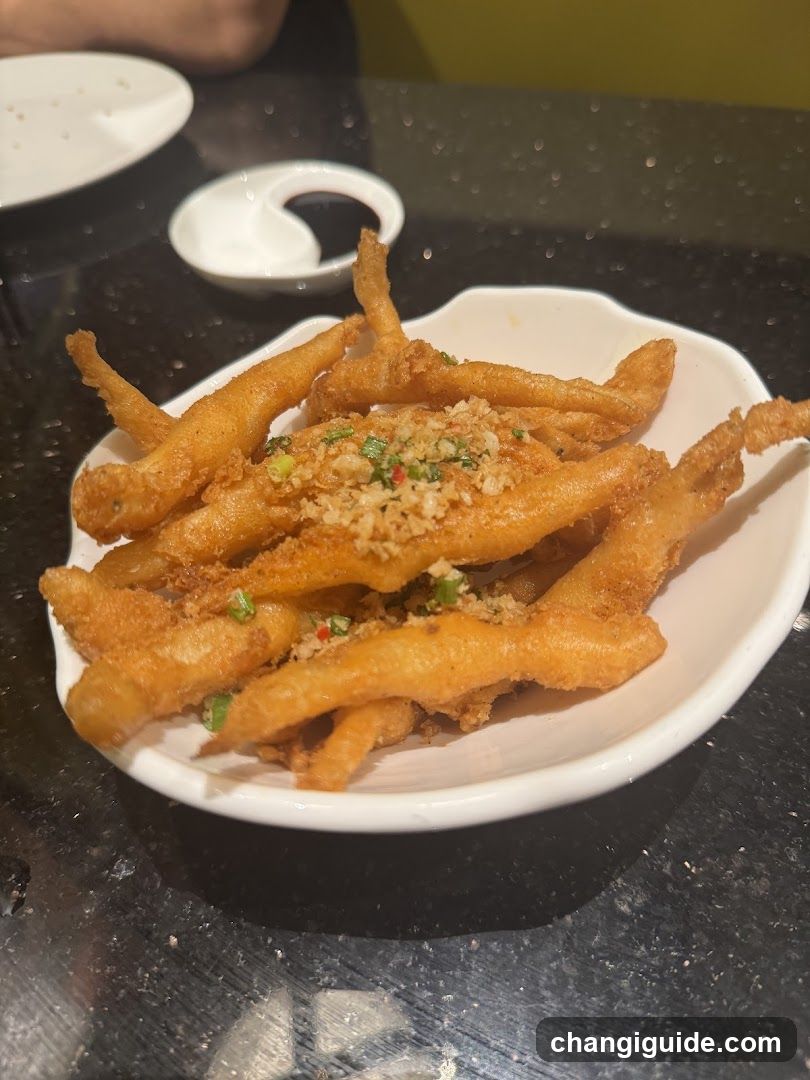 Fried Chicken Feet with Garlic Sauce