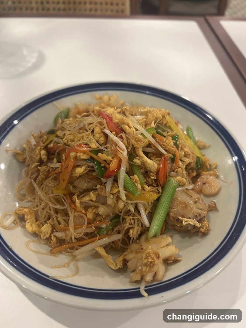 Stir-fried noodles with vegetables and shrimp