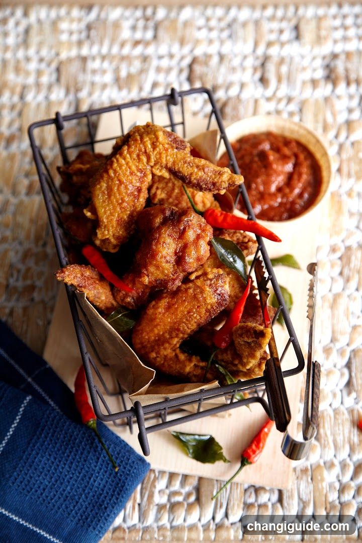 Fried Chicken Wings with Chili Sauce