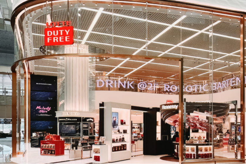 Lotte Duty Free storefront at Changi Airport participating in the Shopping Carnival spend-qualifying path