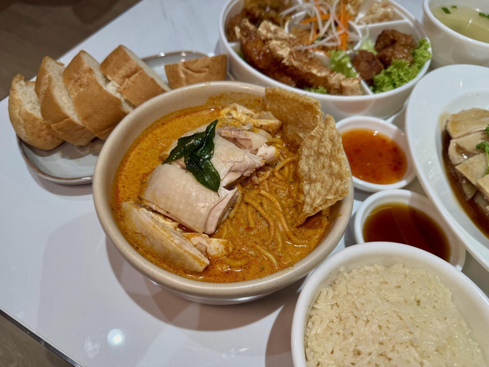 Madam Foo steamed chicken curry with noodles and baguette at Tian Tian Jewel