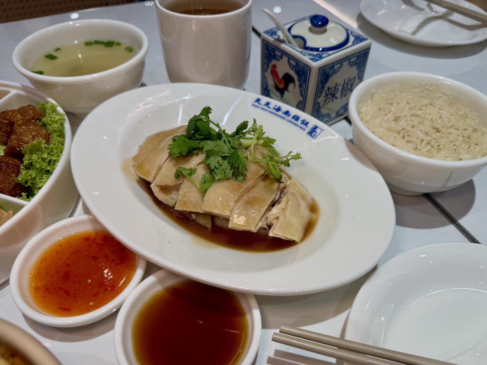 Steamed Hainanese chicken rice set at Tian Tian Jewel Changi Airport